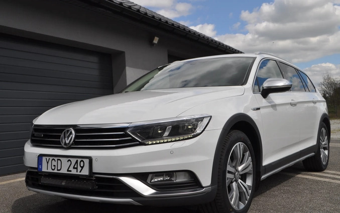 Volkswagen Passat cena 72999 przebieg: 199000, rok produkcji 2016 z Legnica małe 781